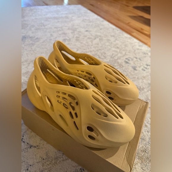 Adidas Yeezy Foam RNR “Desert Sand” GV6843